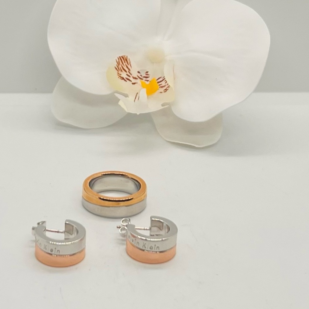 NWOT Calvin Klein Sculptural Hoop Earrings & Ring Size 7, Set Of 2